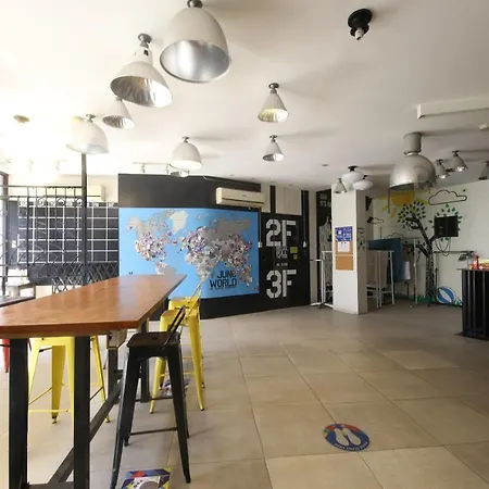 Oyo 866 Junction Hostels