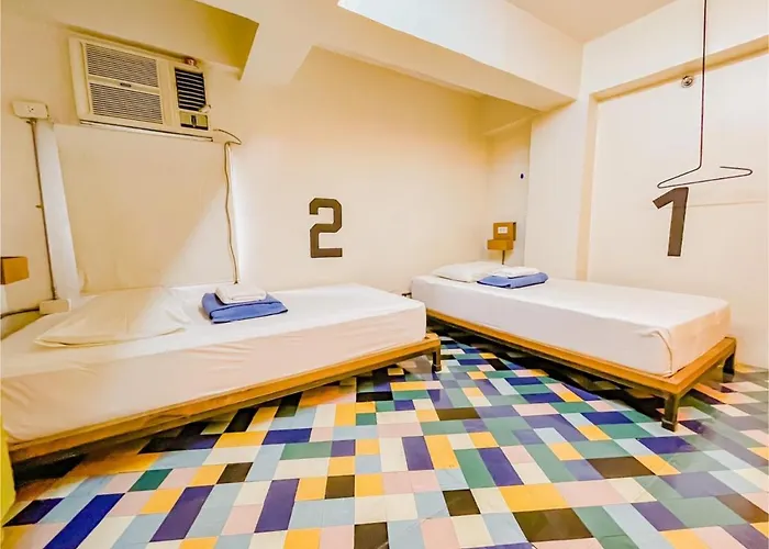Oyo 866 Junction Hostels 2*