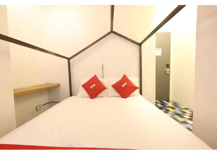 Oyo 866 Junction Hostels