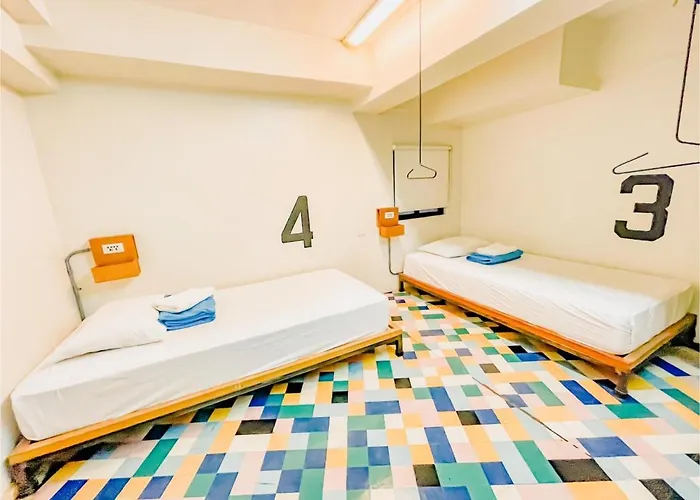 Oyo 866 Junction Hostels